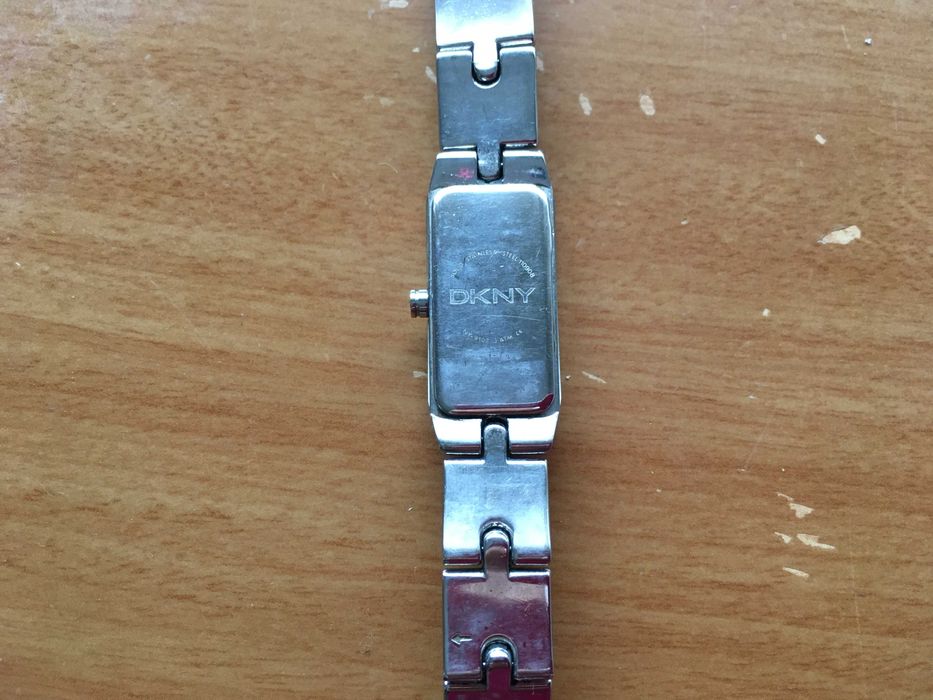 Часовник на DKNY