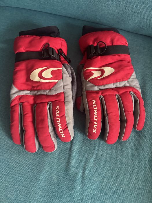 Скиорска каска, очила и ръкавици