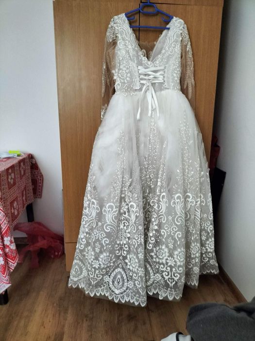 Vand rochie mireasa purtata in stare buna
