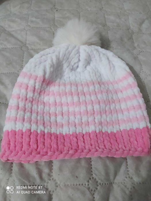 Ръчно плетени шапки и шалове