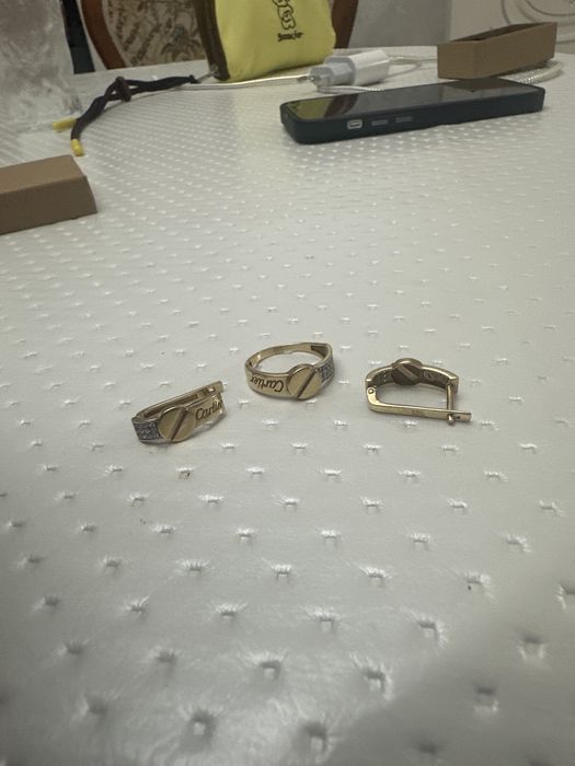 Продам копмлект Cartier золотой