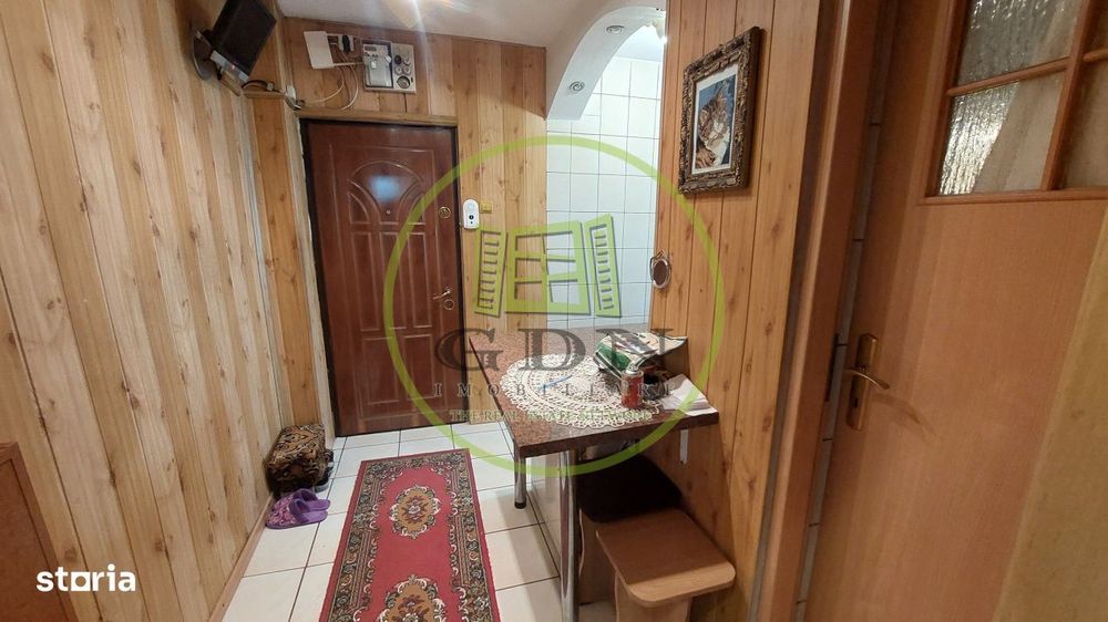 Apartament 3 camere semidecomandat, parter, Craiovita, zona Gradinita