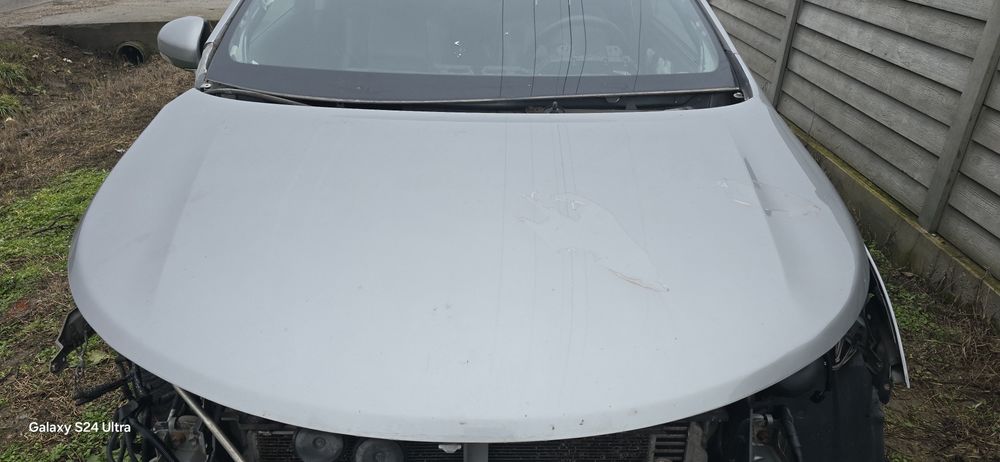 Capota toyota avensis t27