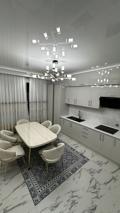 Квартира новая совсеми удобствами. В центре г.Карши