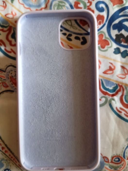 Чехлы на iPhone 13