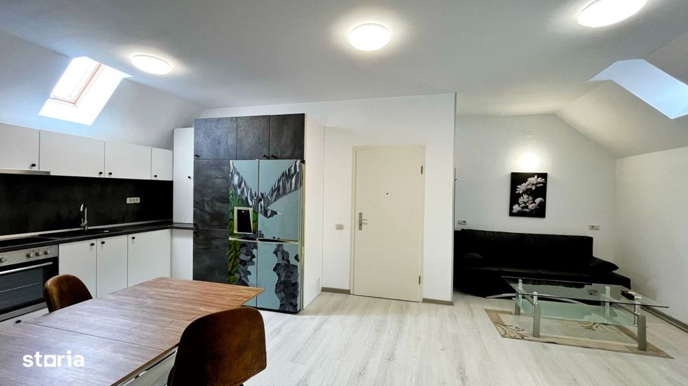 Apartament cu 3 camere in zona Centrala/ Strada Lunga