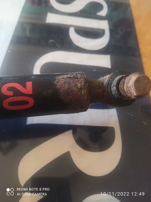 Амортисьор за Мерцедес Е-класа.