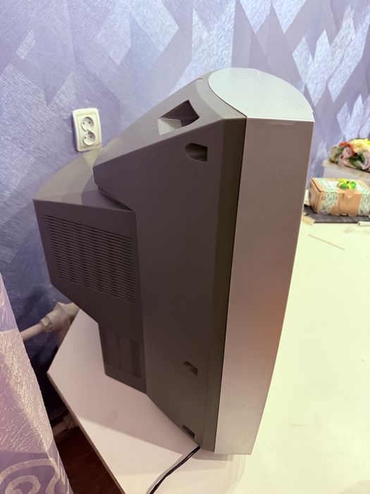 Стиральная машина и телевизор