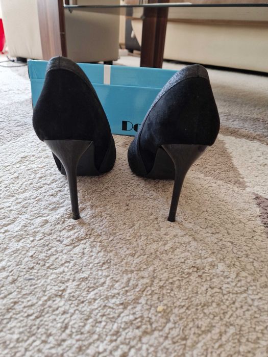 Дамски обувки на токчета черни