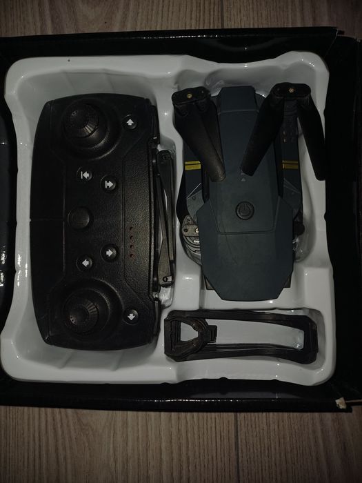 Vand drona cu camera