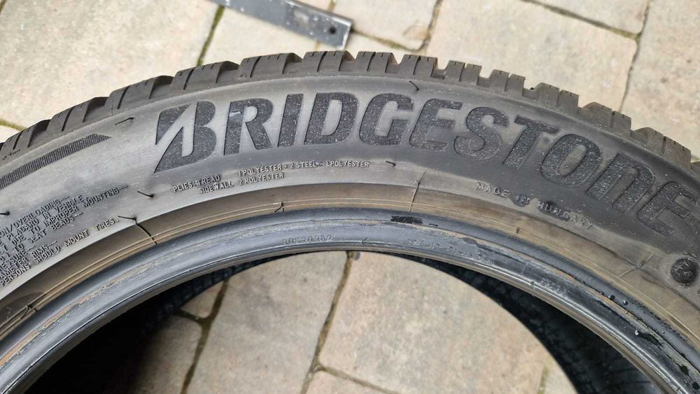 Anvelope iarna 225 50 R 17 Bridgestone.