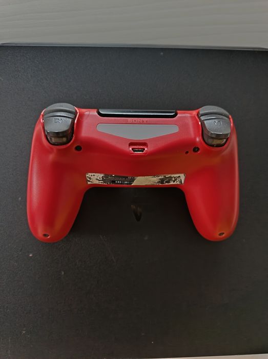 Vând PlayStation 4 Slim