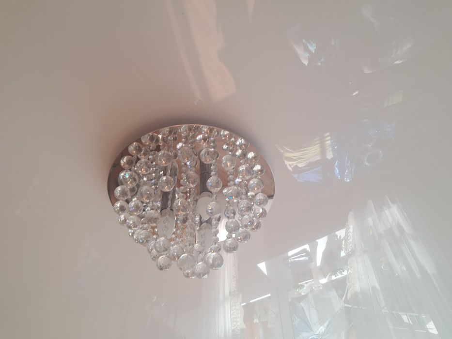 Продам люстру красивая  компактная