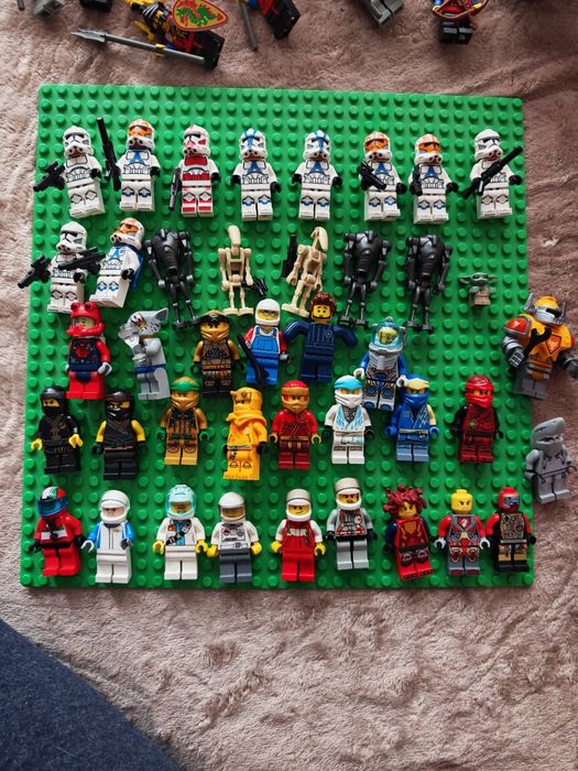 Figurine Lego de vânzare