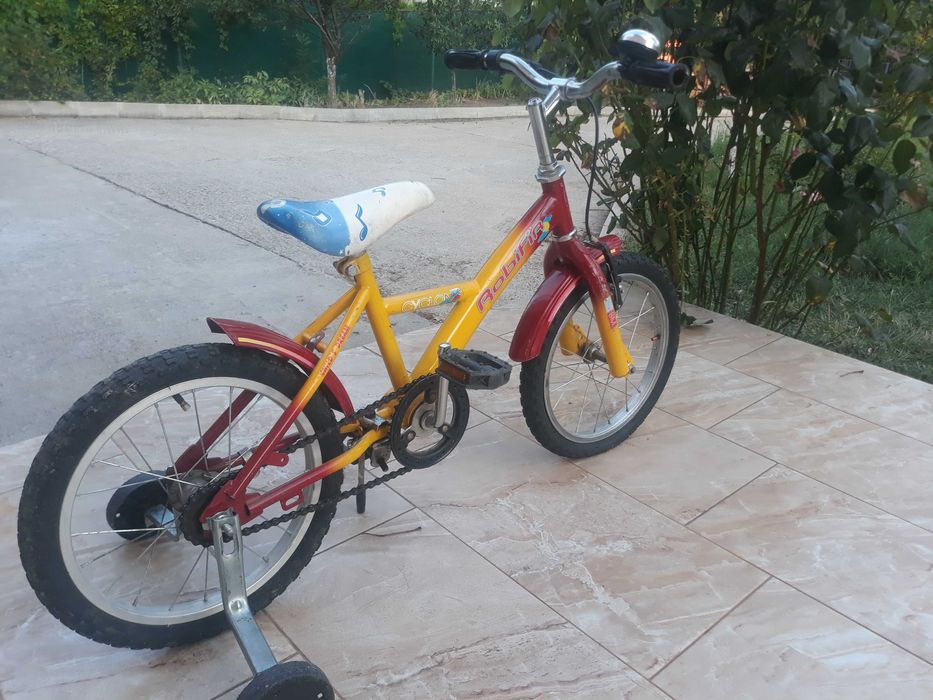 Детско колело с помощни