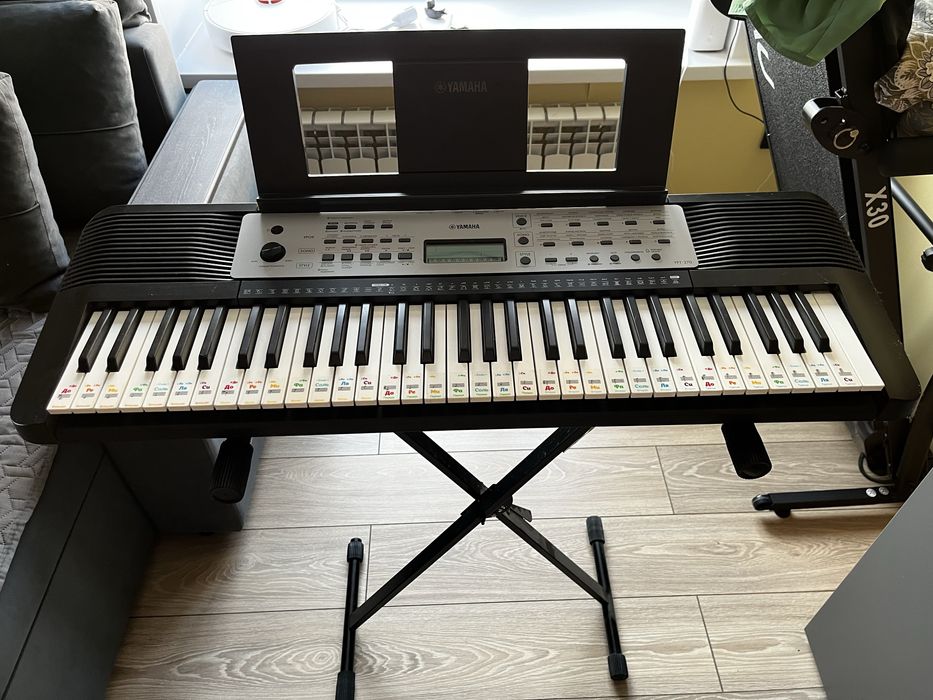 Продам синтезатор