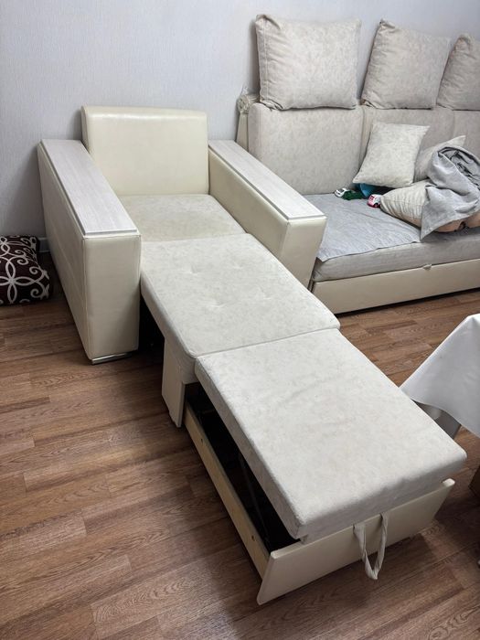 Кресло белое хорошое