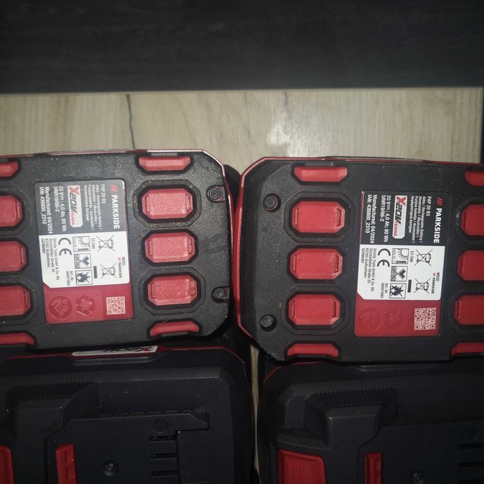 Vând  acumulatori parkside