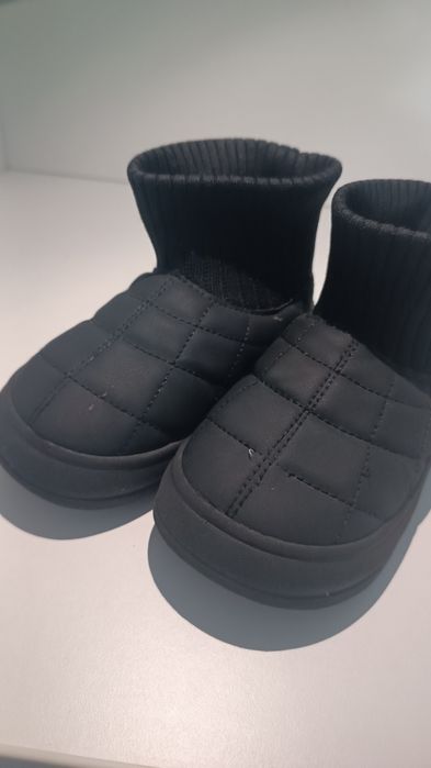 Продам детскую обувь