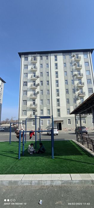 Fargʻona shahar shaxar hokimiyati oldidagi yangi qurilgan 8 qavatli