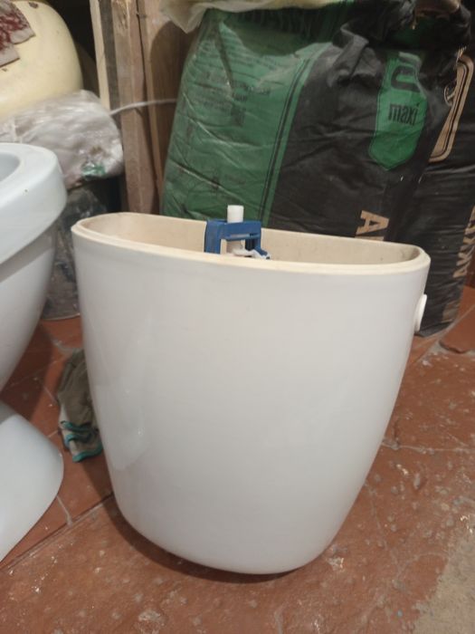 Продам унитаз б/у .