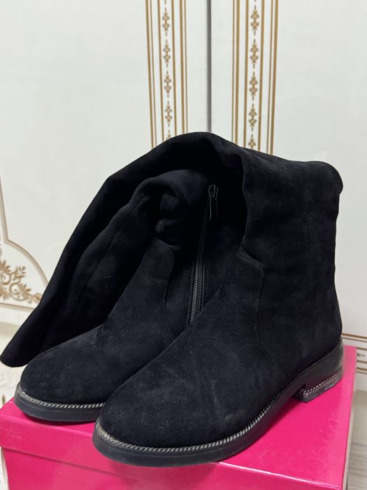 Черные длинные сапоги