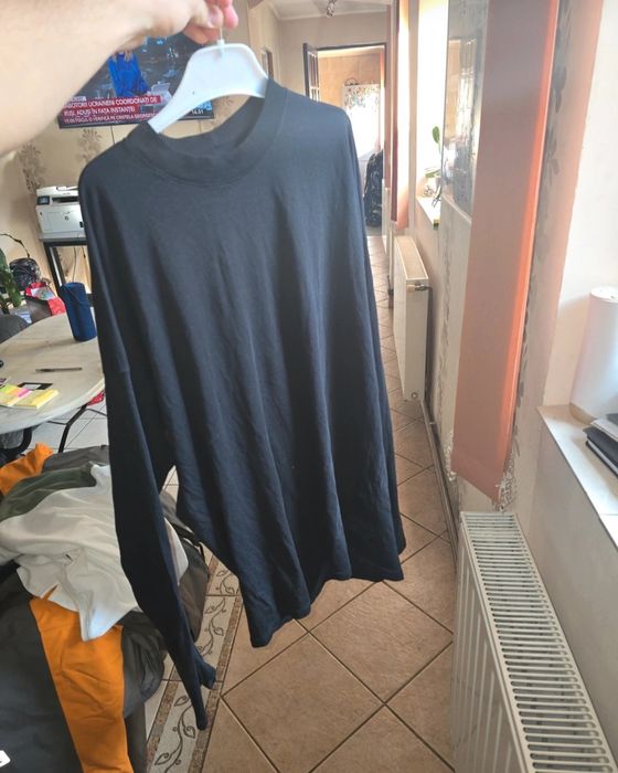 Bluza Vagabond cu maneca lunga peste degetu mare