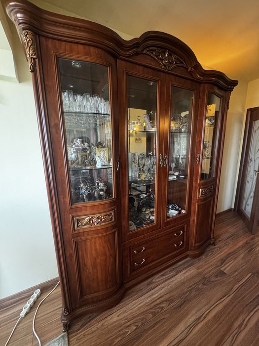 Vând set mobilă din lemn masiv