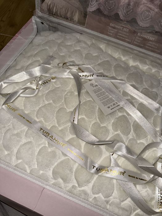 Продам новое покрывало для кровати