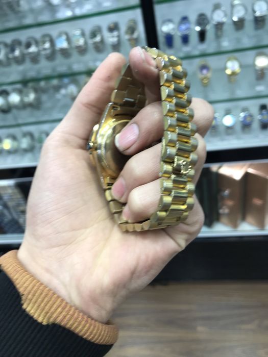 Rolex soati sotiladi