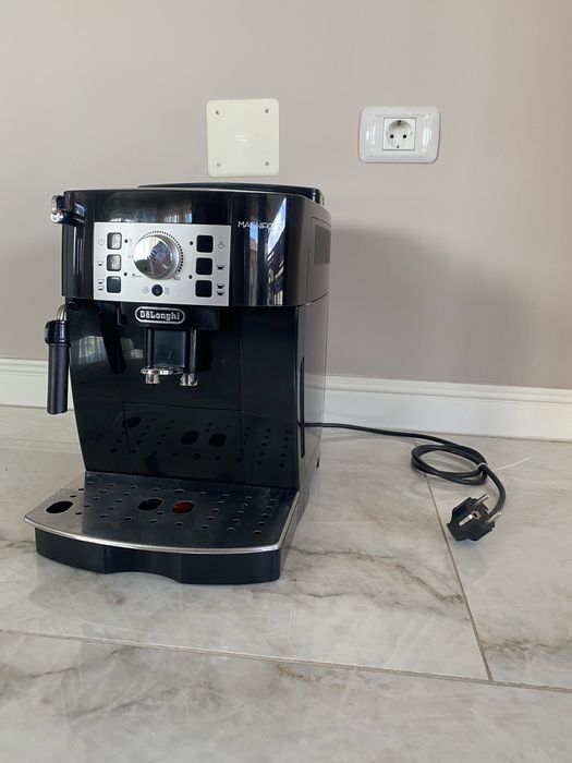 Aparat cafea -expresor Delonghi Magnifica S