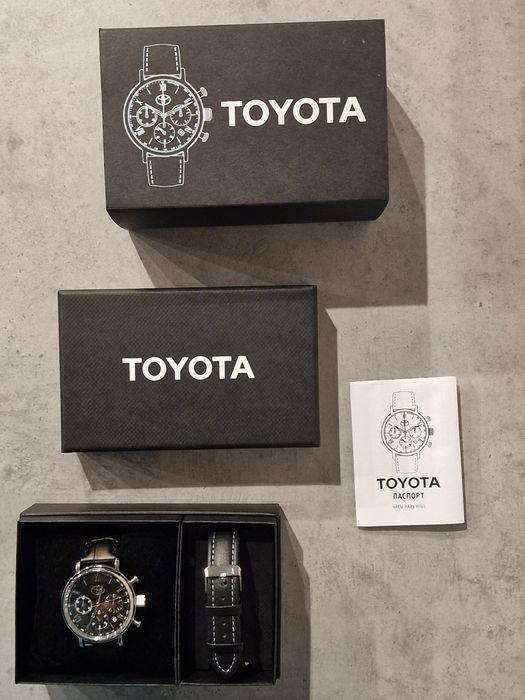 Продам часы TOYOTA оригинальные