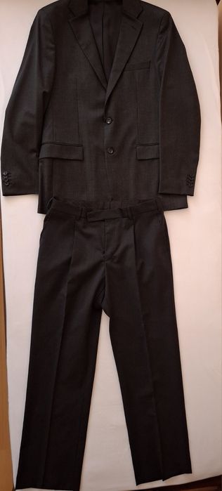 Нов мъжки костюм