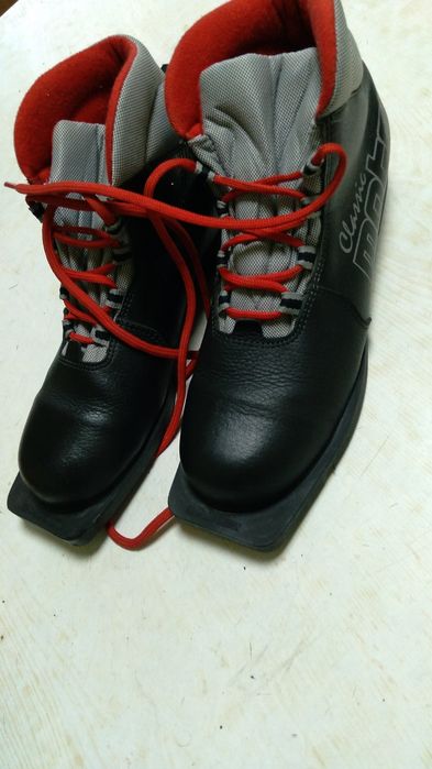 Продам мужские лыжные ботинки