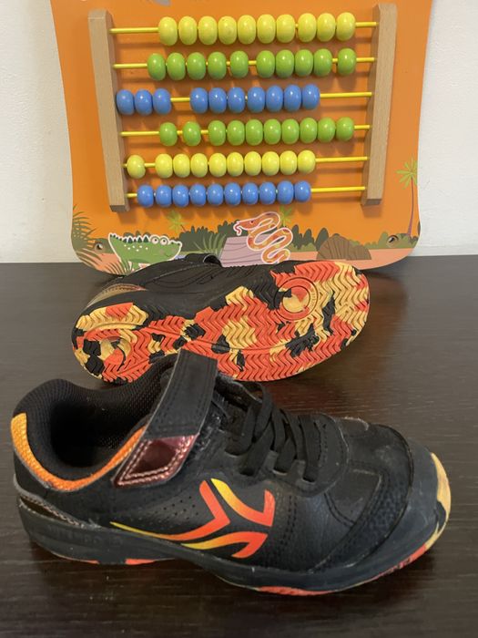 Футболни маратонки за затворени помещения/зали