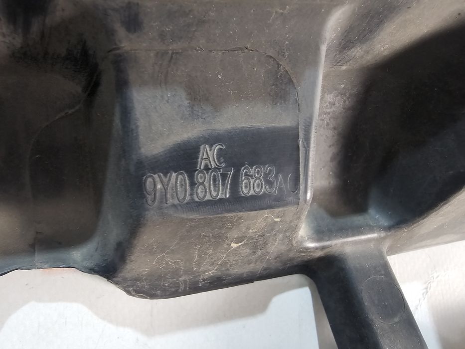 Grila centrala radiator distronic Porsche Cayenne 9Y cod 9Y0807683AC