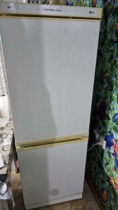 Продам Холодильник  LG