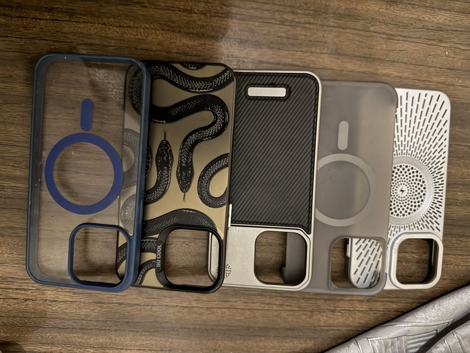 Продам почти новые идеальном состоянии чехлы от айфон 15 про макс