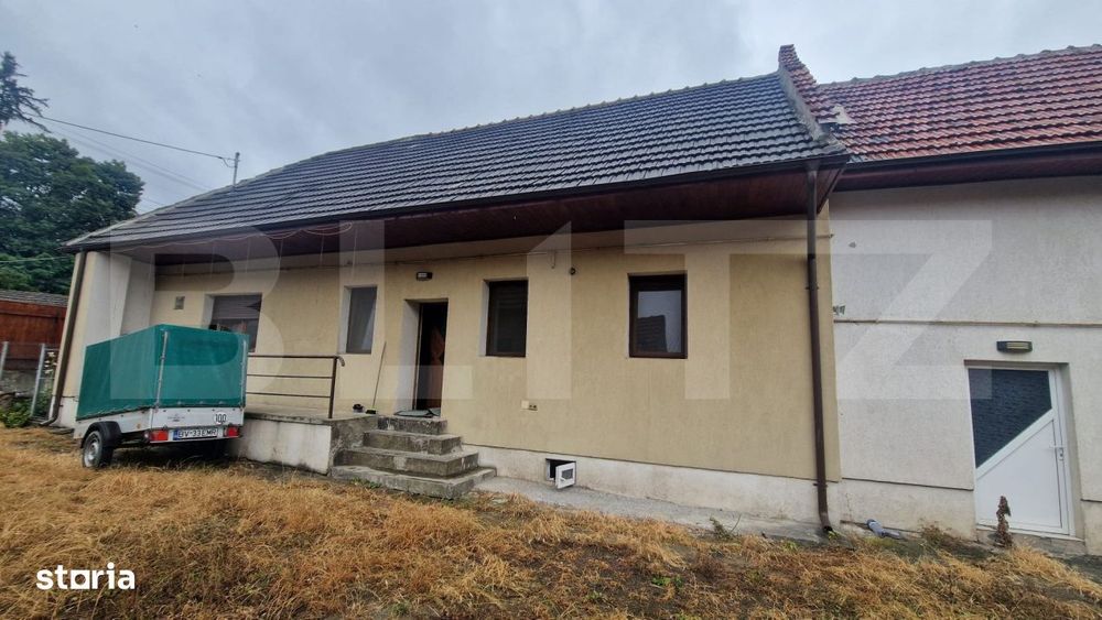Casa cu teren 935 m , doua corpuri de case, Sacele -zona buna