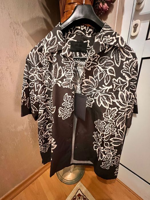 Prada унисекс риза