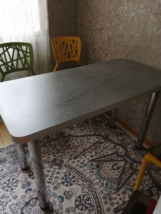 Продам обеденный стол