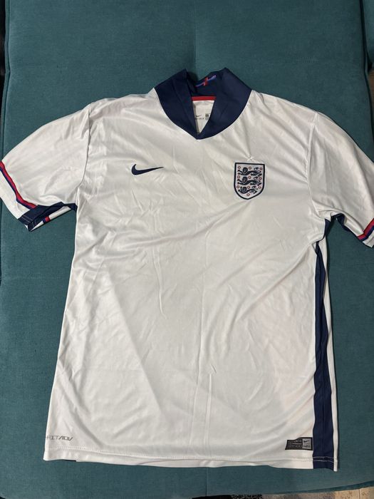Тениска на националния отбор на Англия