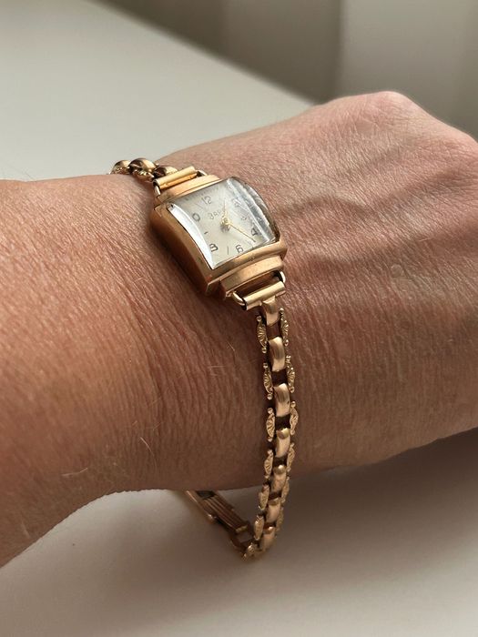 Златен часовник ЗАРЯ сьс златна гривна СССР 1956