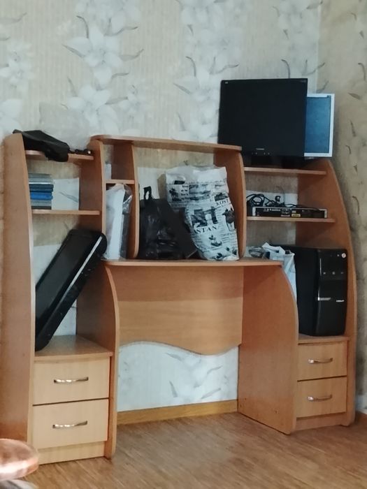 Компьютерный офисный стол