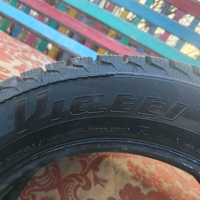 Шины зимние 3 шт.