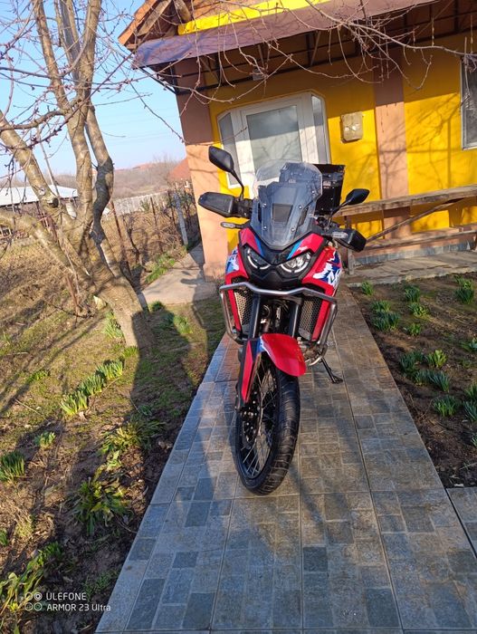 Vând CRF 1100 Africa twin DCT 2024