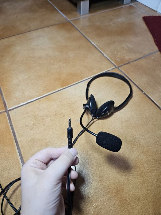 Căști cu fir nou nouțe