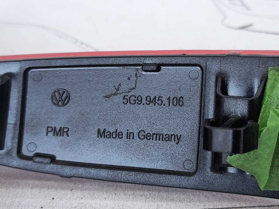 Stop / Catadioptru / Ochi de Pisică Bară Spate Dreapta VW Golf VII Variant 2016 / 2013-2019 Cod OEM 5G9945106 (5C2)