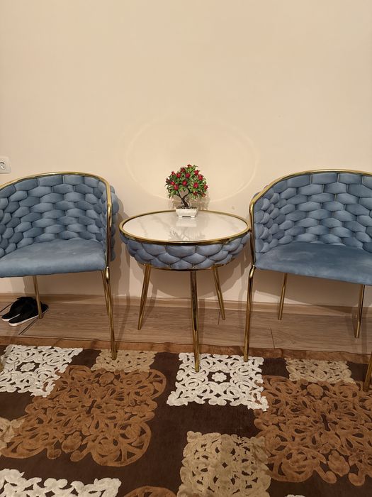 Продам столик с двумя креслами