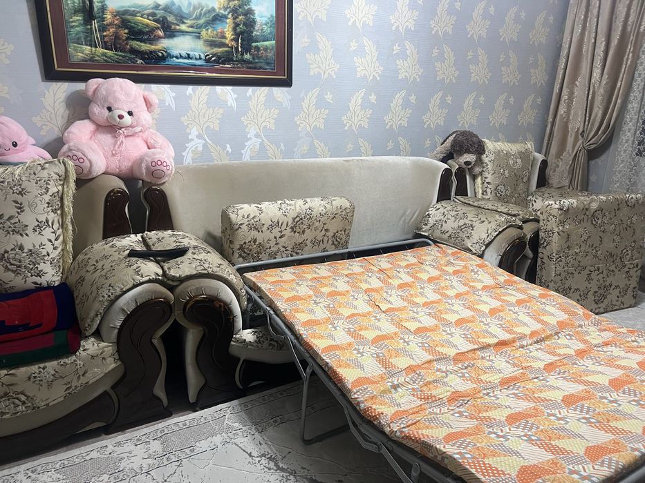 Продаю диван среднего качества